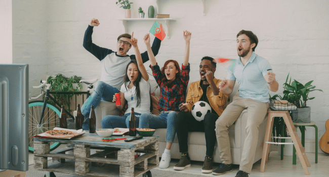 Draftkings Sports Lounge vs Traditional Sports Bars