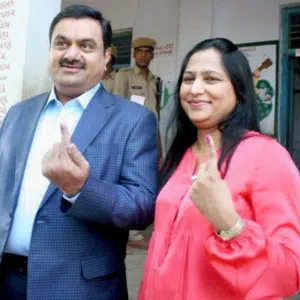 Gautam Adani Wife Photo