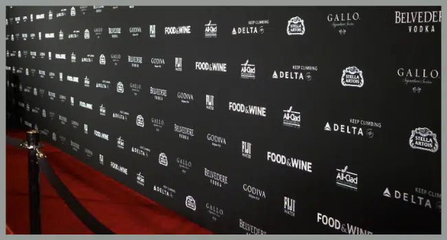 Glare-Free Step and Repeat Banner