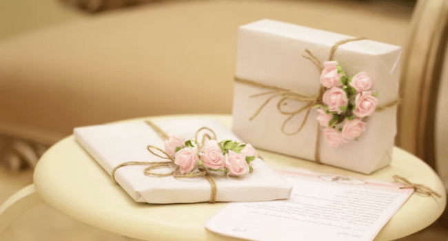 How to Buy Wedding Gifts for Couples