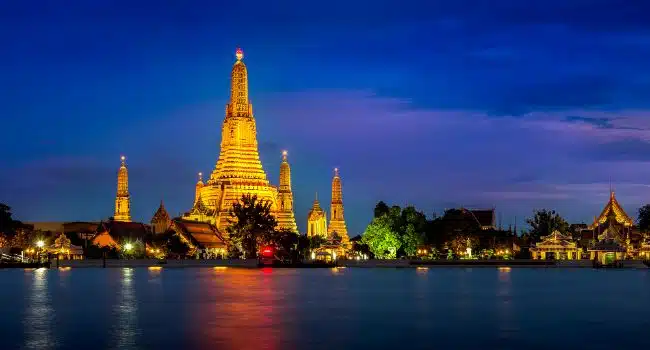 wat-arun-temple-bangkok-thailand